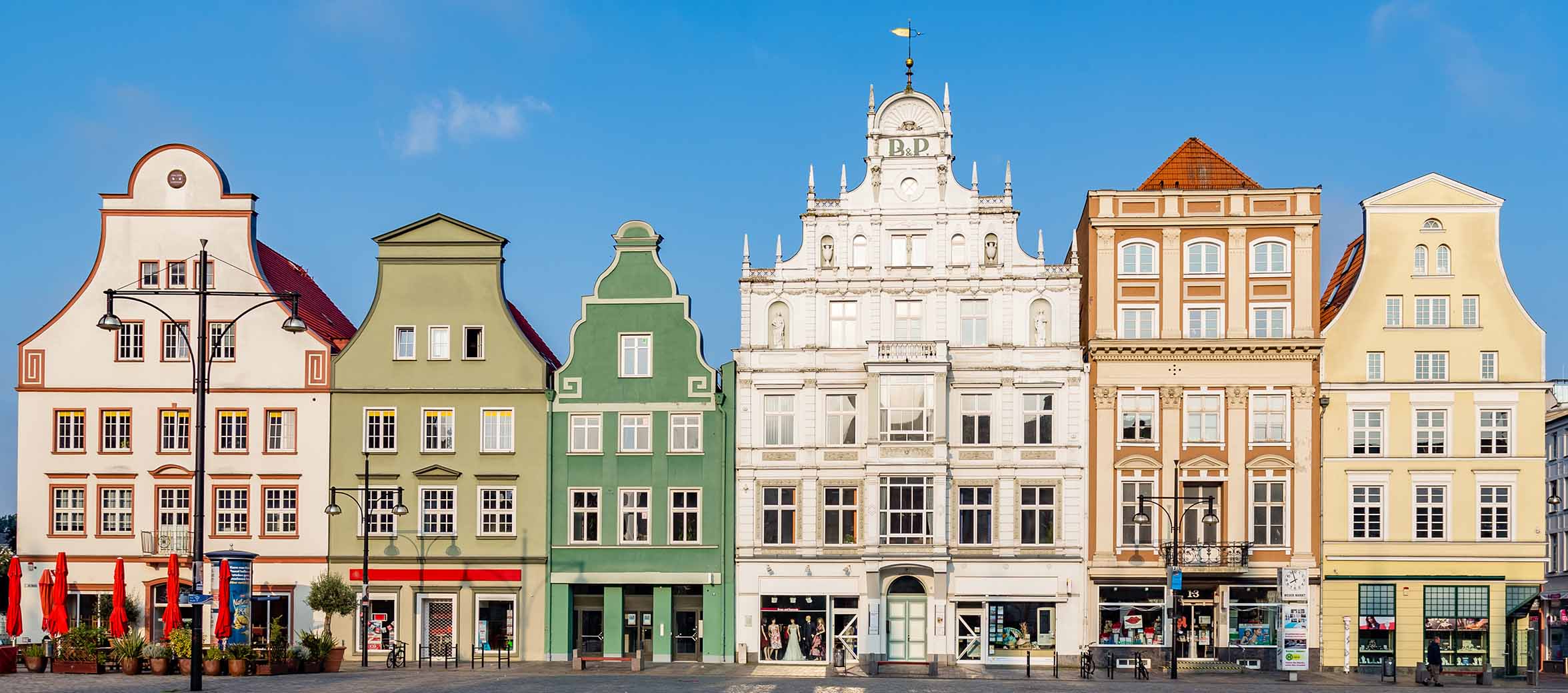 Bunte Haeuser in der historischen Altstadt
