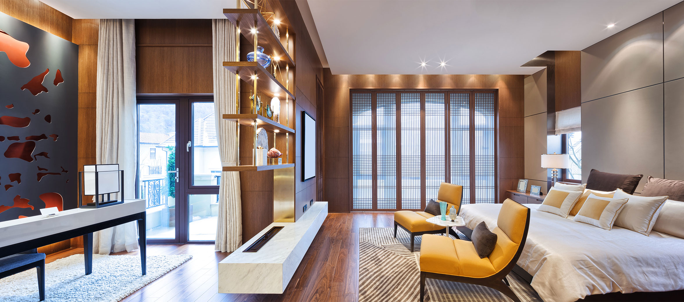 Hotelzimmer mit modernem Interieur