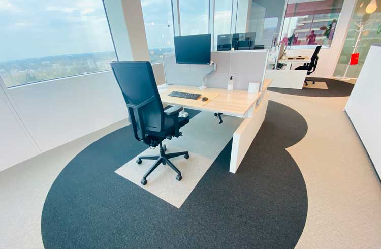6 Feet Office (image)