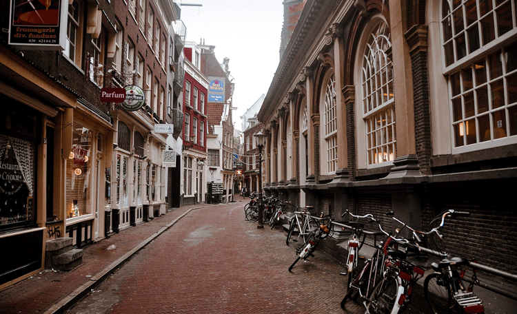 Amsterdam shops closed due to coronavirus