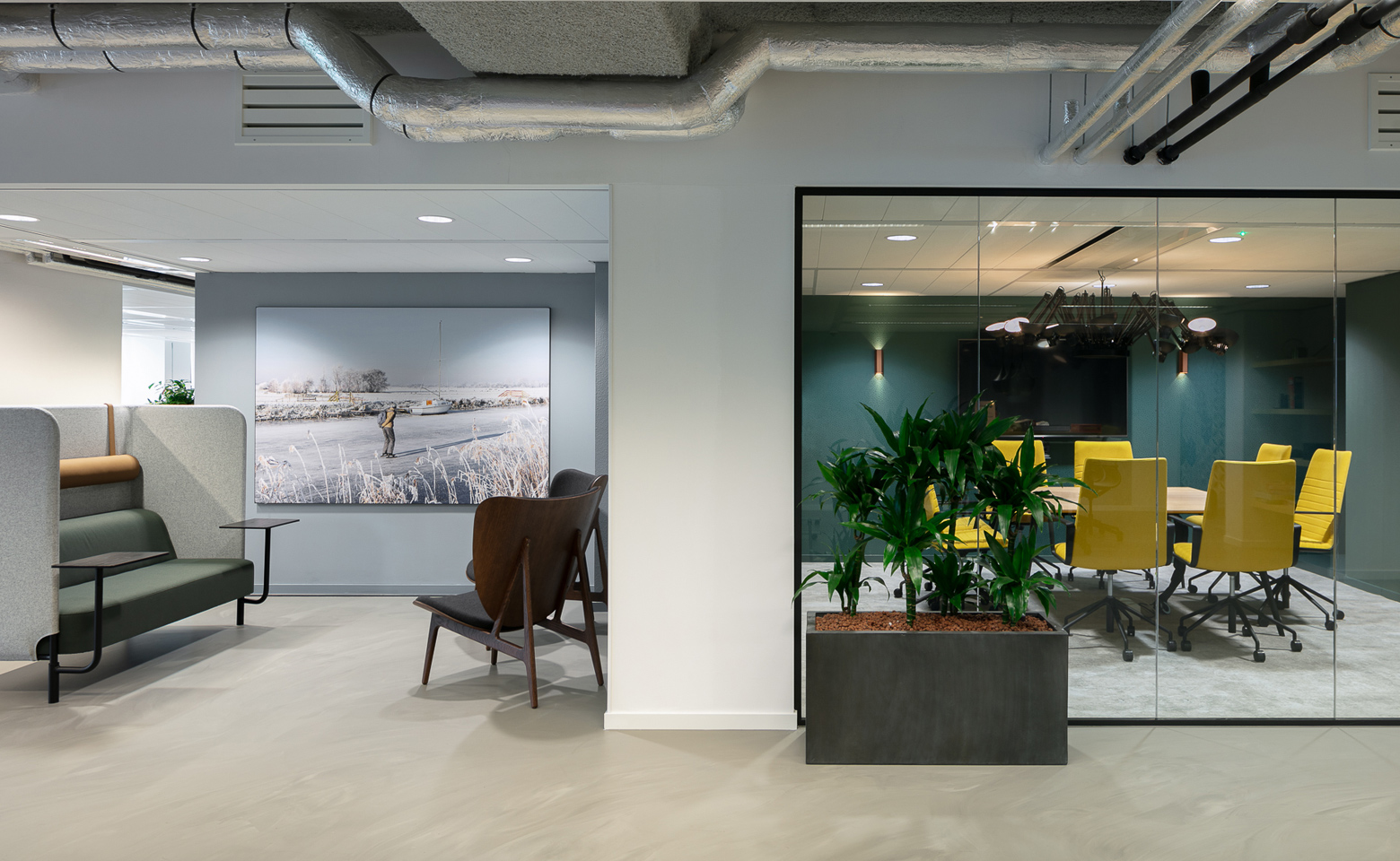 Elastic interior meeting room