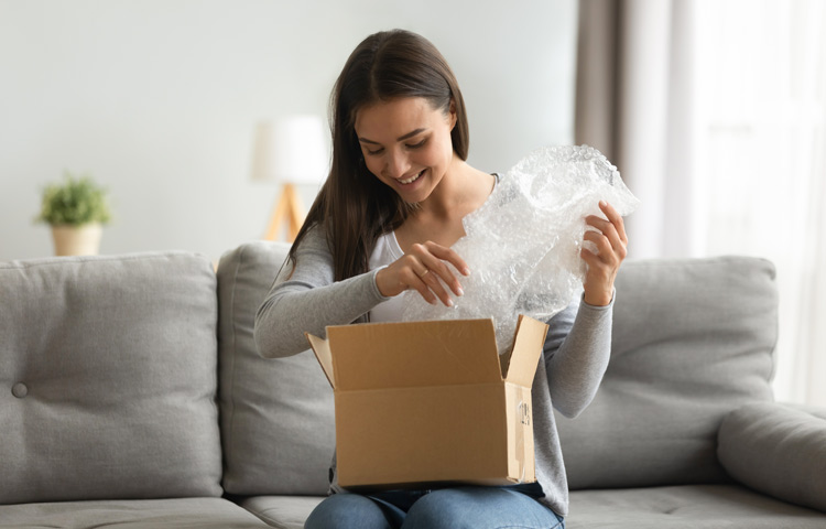CW-Transparency-Ecommerce-Logistics-750-480