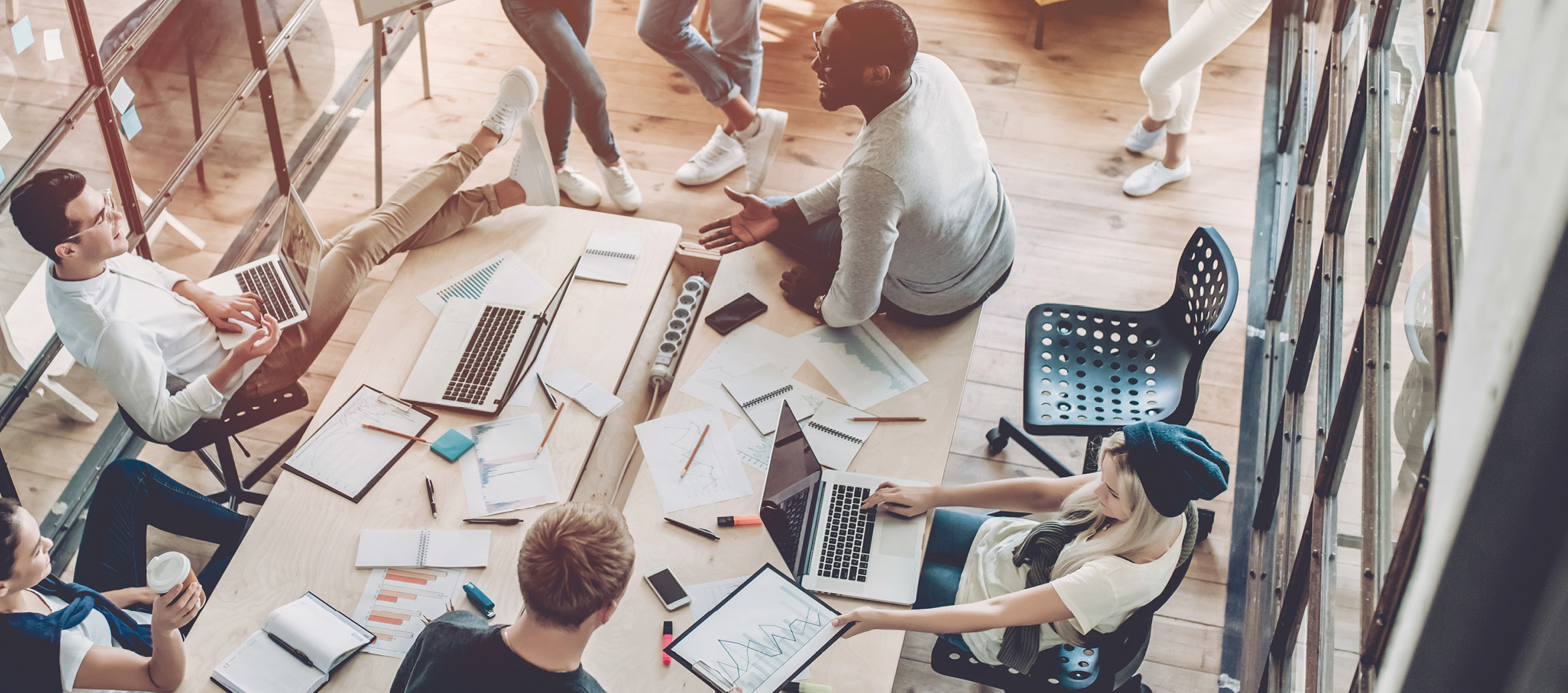 Office desk team banner (image)