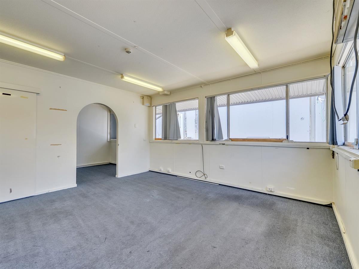 33 Queensport Road