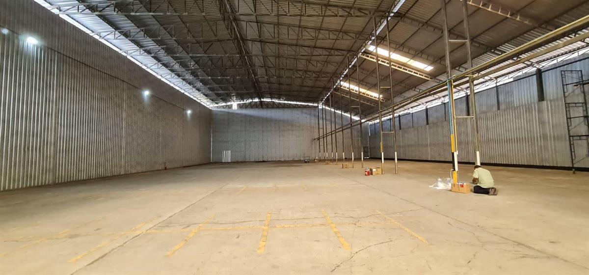 Warehouse for lease 4,000 sq.m at Pathum Thani