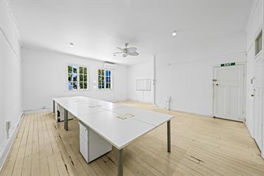 122 Barry Parade