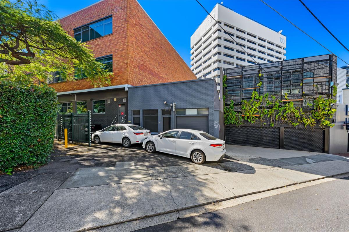 122 Barry Parade