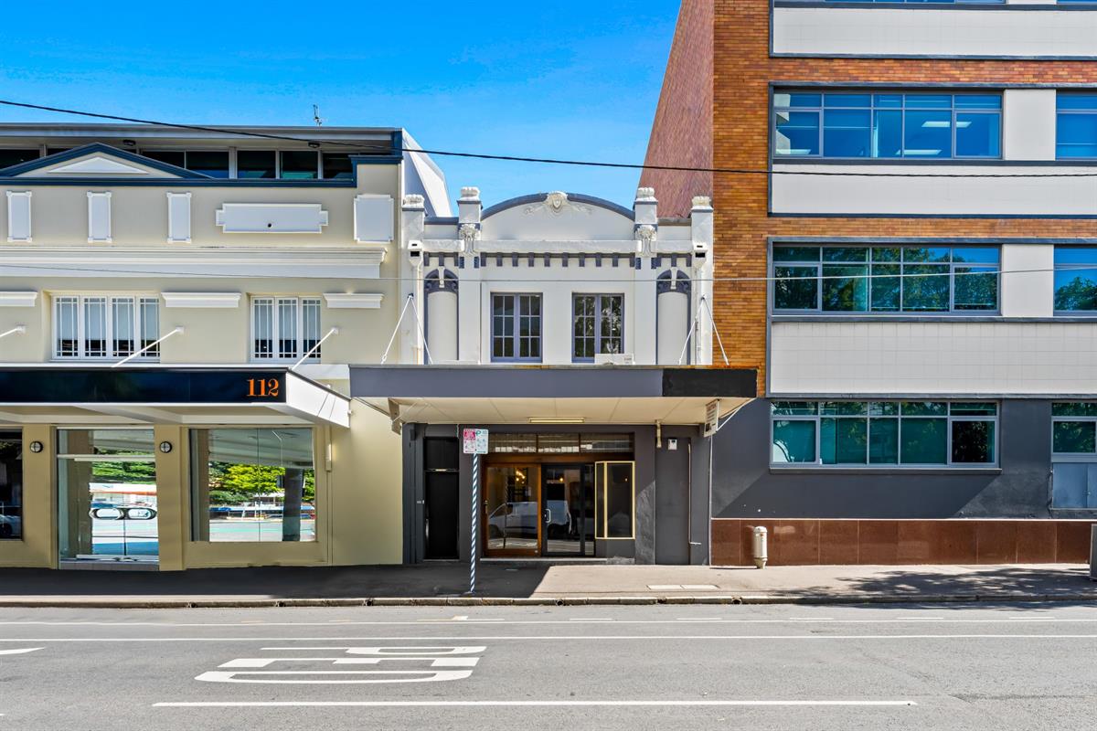 122 Barry Parade
