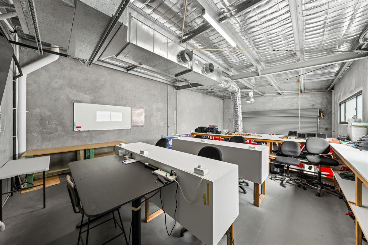 2/16 Industry Place