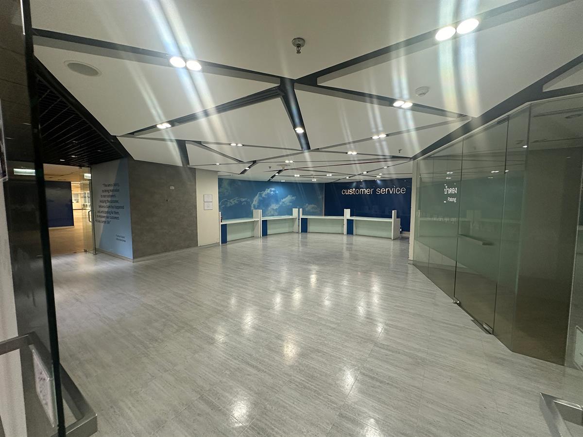 Lumpini Tower office space interior