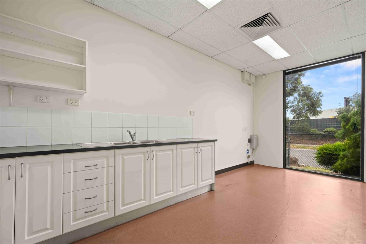 2 Silverton Close