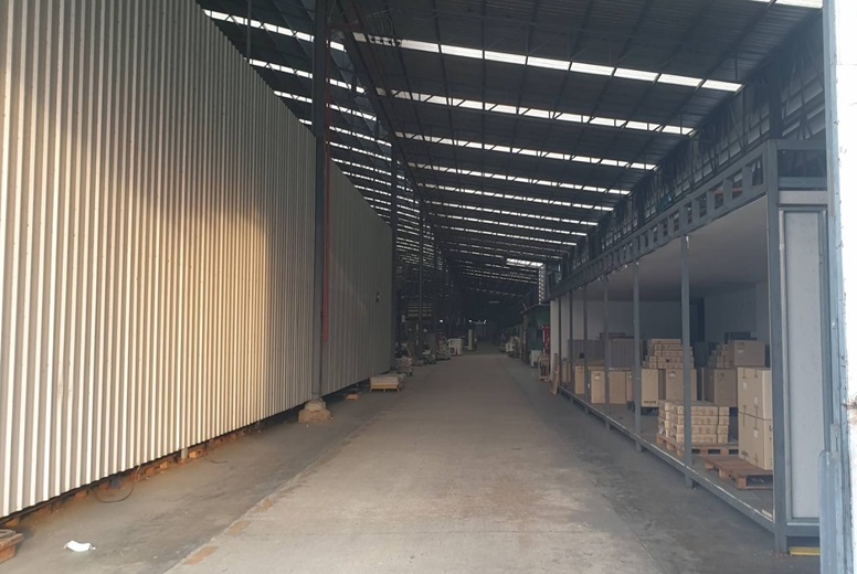 Factory & Warehouse Area Approx. 15,000 SQM Lum Luk ka