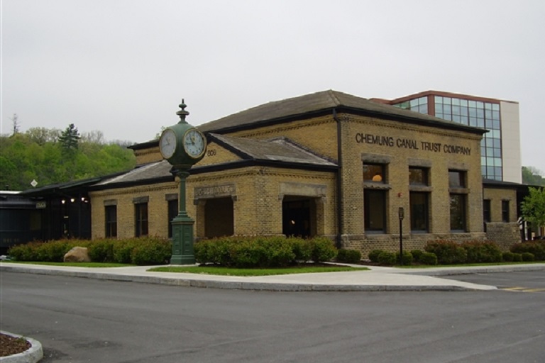 A1-806 Buffalo Street West