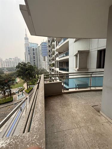DLF Pinnacle