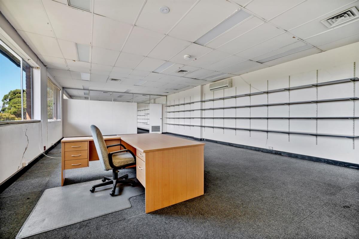 100-104 Adderley Street West