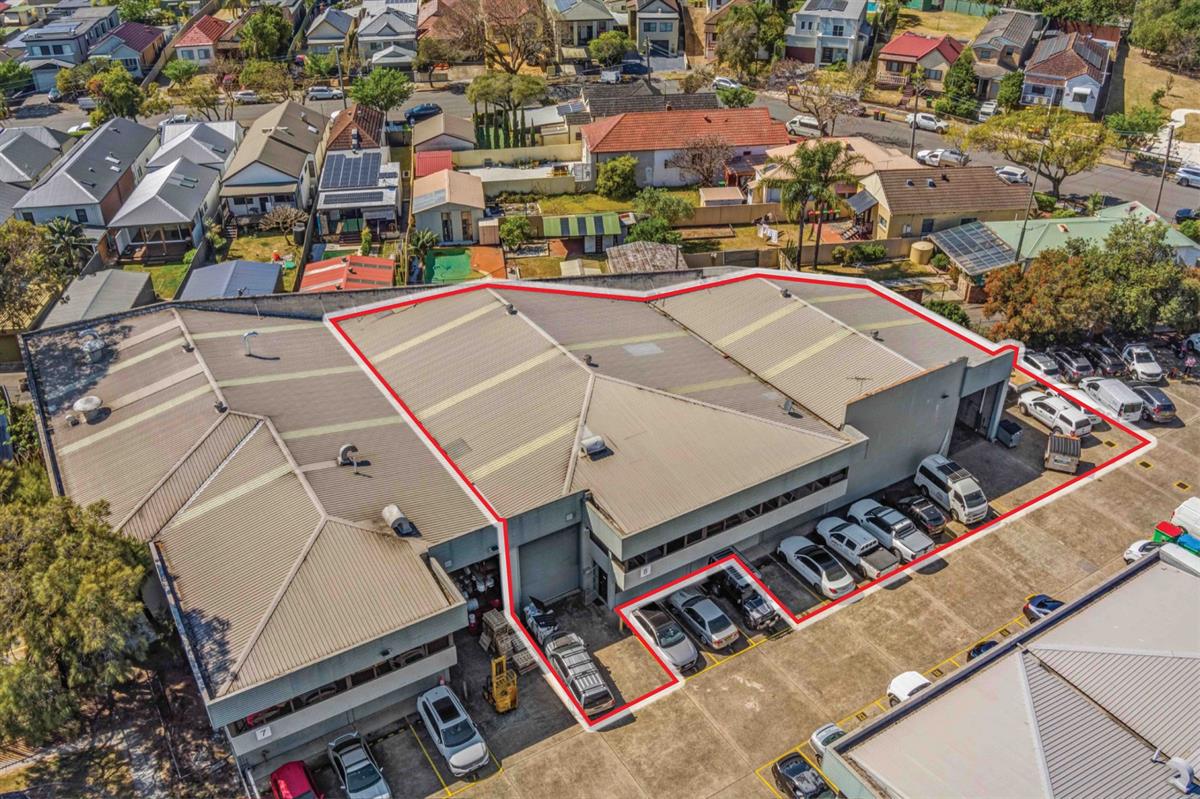 8/4 Bronti Street