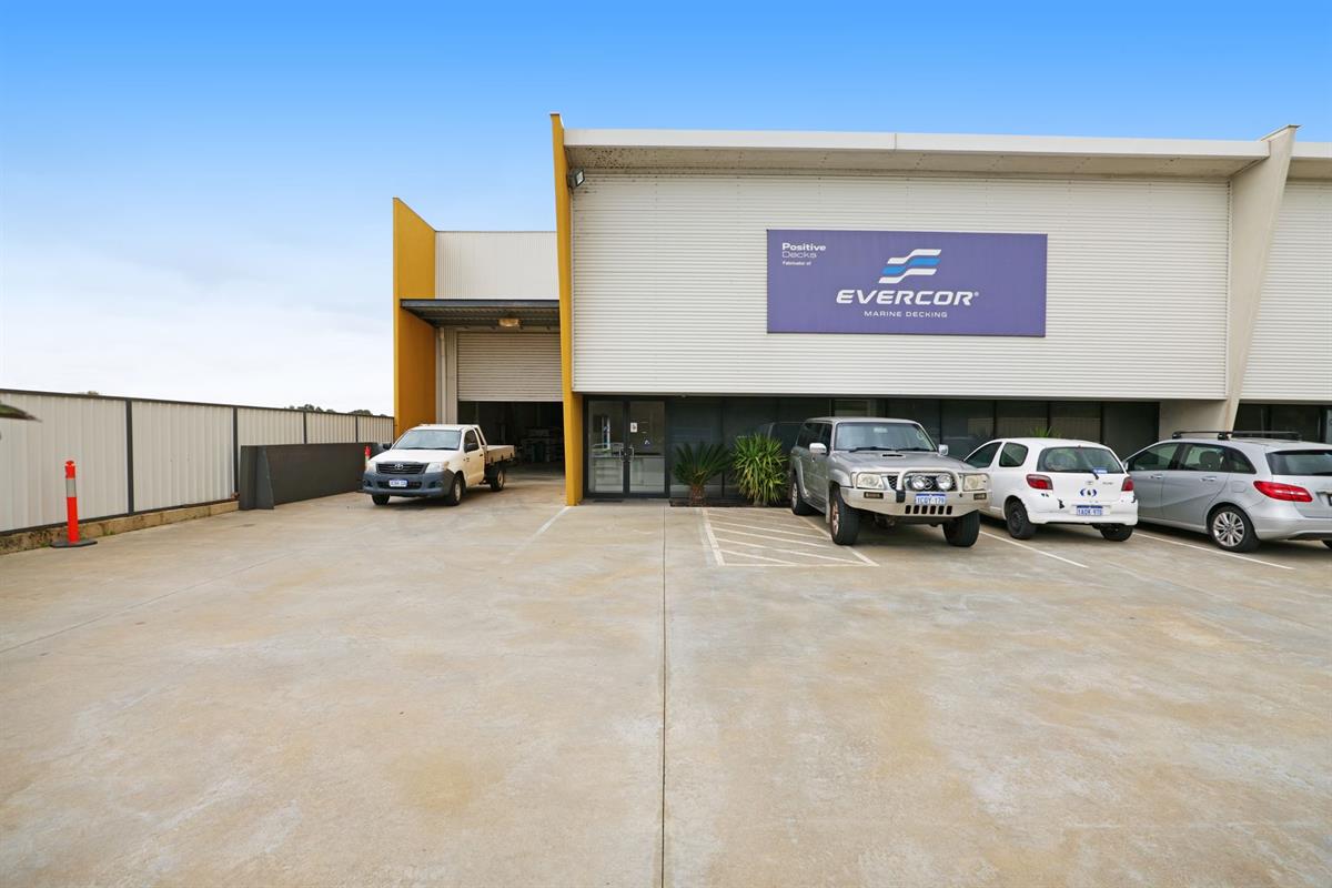 Unit 1/915 Cockburn Road