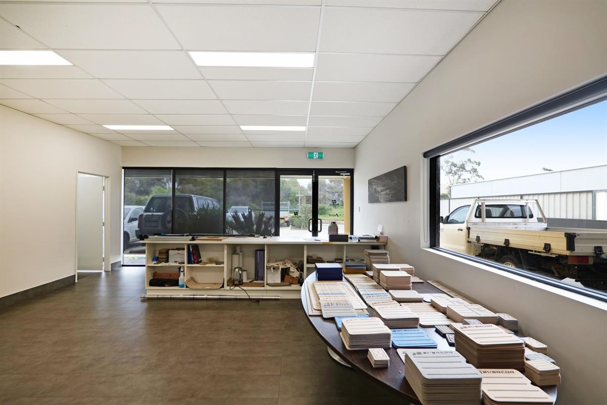 Unit 1/915 Cockburn Road